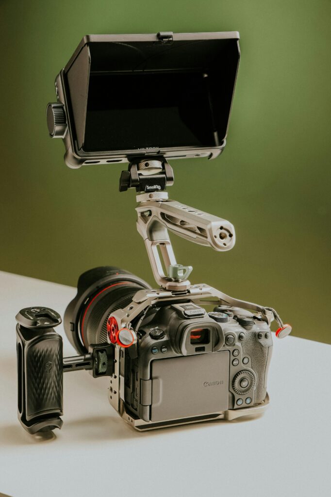 High-quality DSLR camera rig with external monitor, textured grip and custom mounting bracket.